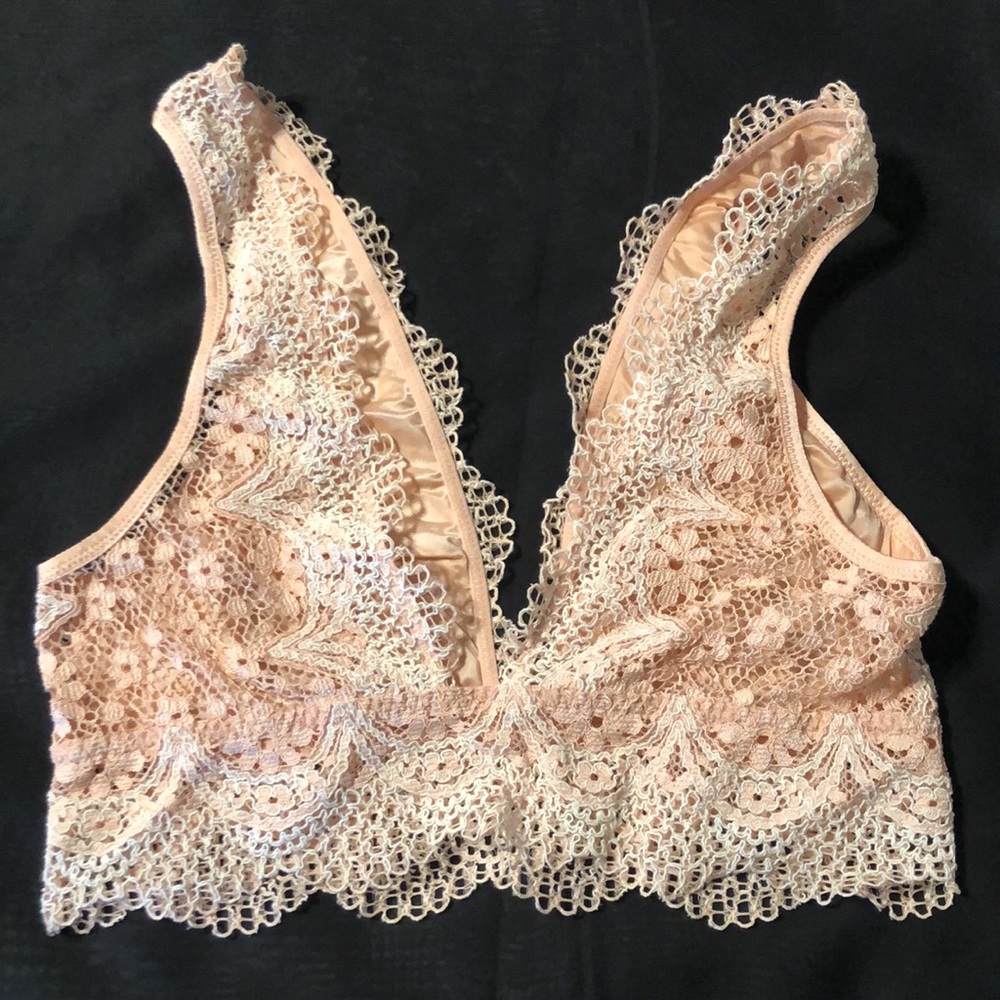 Victoria’s Secret Lacey Peach Bralette size small